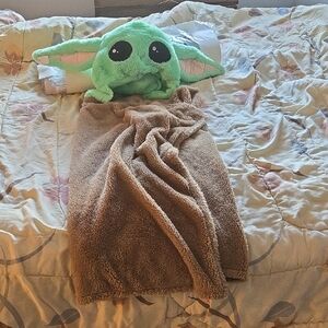 Green and Brown Baby Yoda Blanket